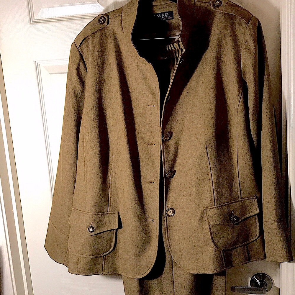 2 piece fully lined pants suit. 1% poly. Button down front +pockets